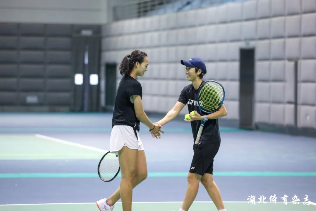 许多人通过 许多人通过